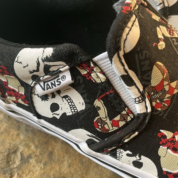 Vans - Picture 2 of 6